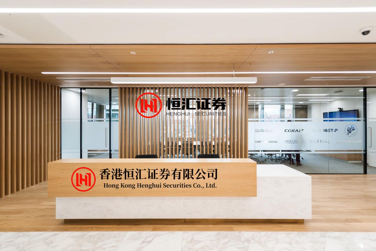 纵信优配 三星Z Fold 8两款机型外观曝光 普通版宽度更大